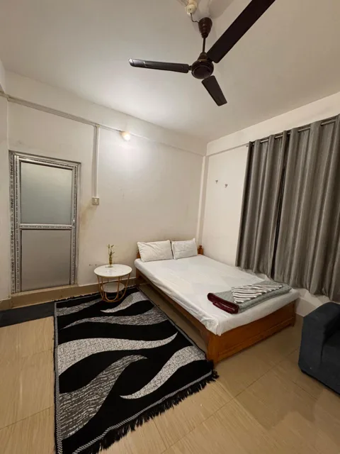 Guest bed with pillows and folded blankets